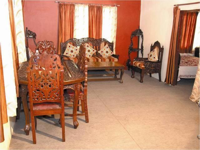 Hotel Surya Kiran Mussoorie Bilik gambar